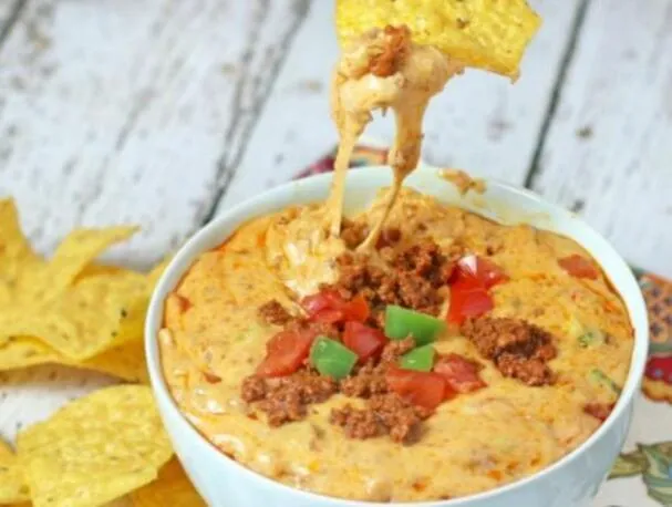 Dip de queso loco con chorizo