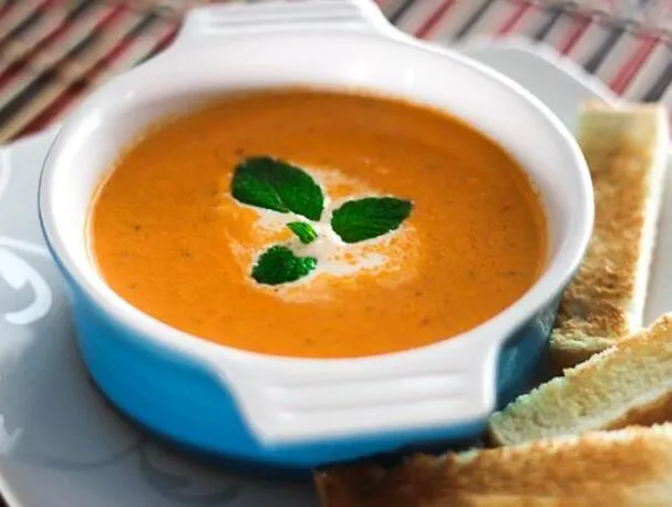 Sopa de crema de tomate