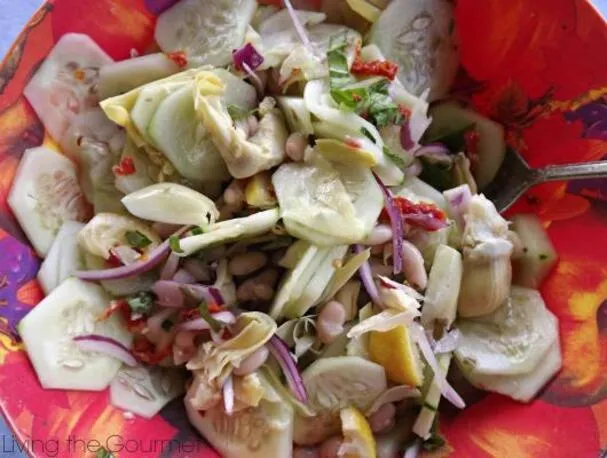Ensalada de pepino y frijoles cannellini