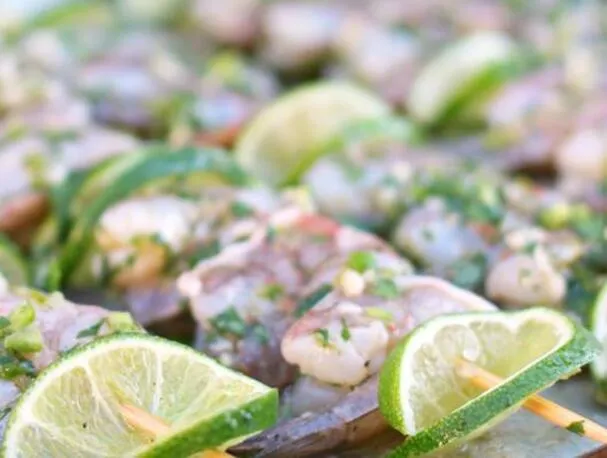 Camarones Fáciles a la Parrilla con Cilantro y Lima