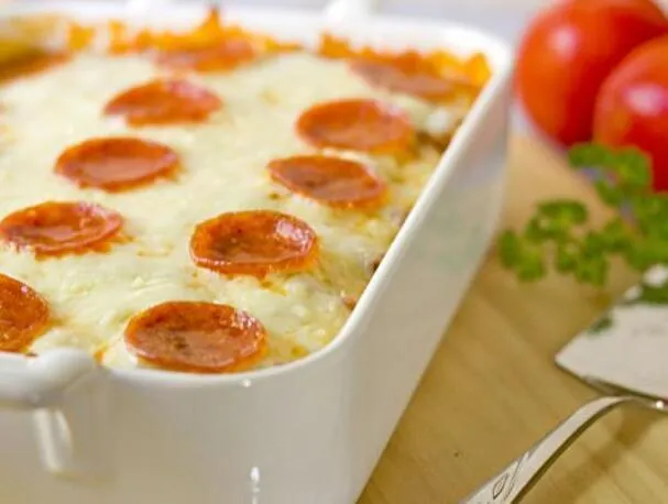 Cazuela de pizza con queso fácil