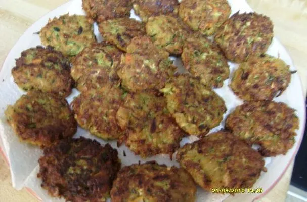 Otra forma divertida de servir calabacín: Tortitas de calabacín