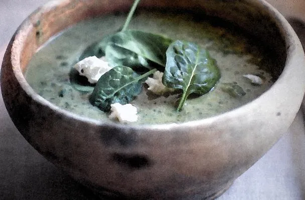 Elegante sopa de habas y espinacas