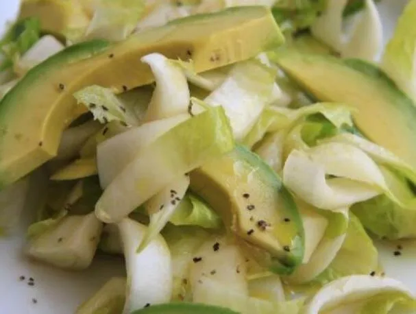 Ensalada de endivias y aguacate