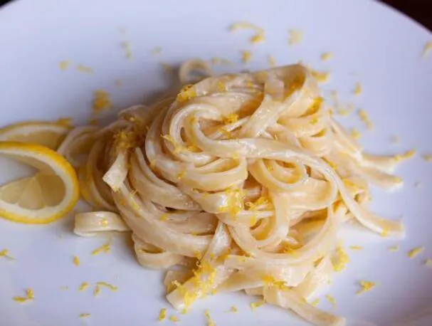 Fettuccine con salsa de limón y mascarpone