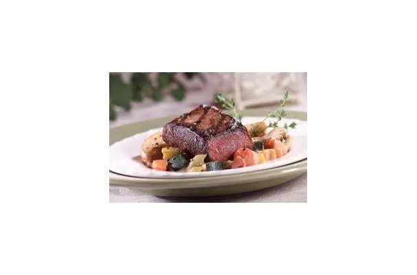 Bistec de plancha con patatas, calabaza y fricasé de champiñones