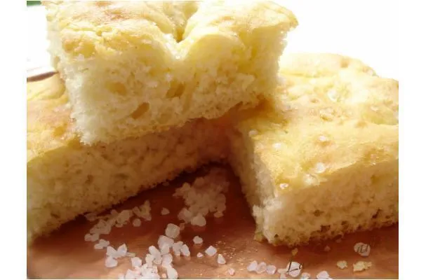 Focaccia con aceite de oliva o pizza bianca