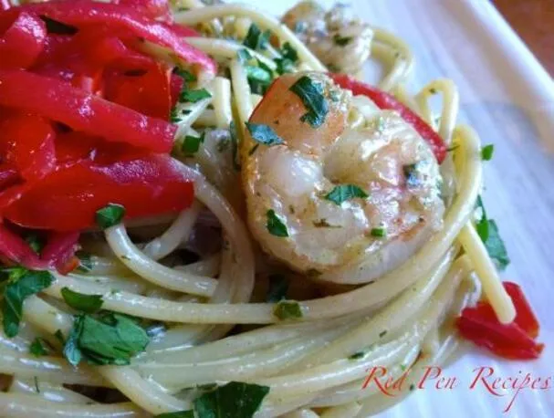 Pasta con Pesto y Camarones