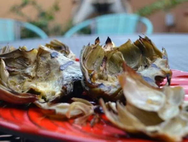 Alcachofas asadas con limón y ajo