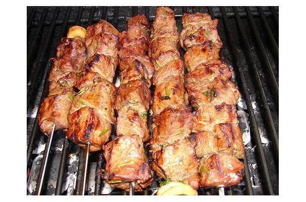 Carne de res marinada a la parrilla