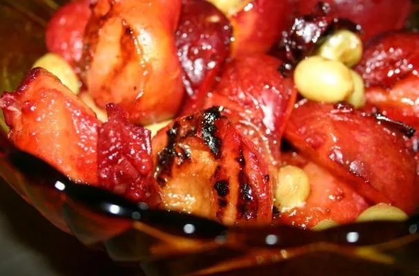 Ciruelas a la parrilla con glaseado balsámico de miel