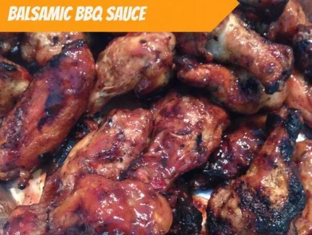 Alitas a la parrilla con salsa barbacoa de frutos rojos y balsámico