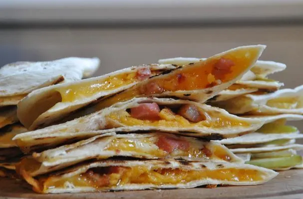 Quesadillas de lo suyo, lo mío y lo nuestro
