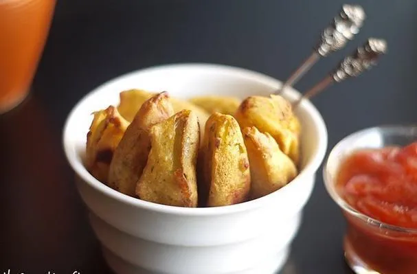 Pakoras de manzana y naranja calientes con hierbas