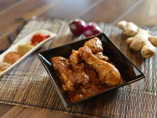 Pollo al curry indio - Estilo rústico y de pueblo (receta de la abuela)