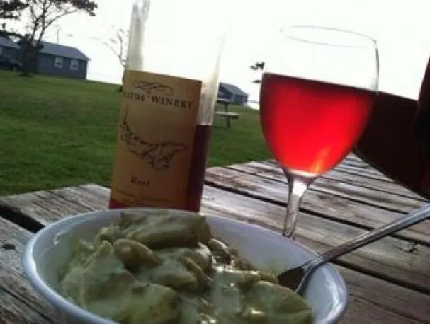 Isla Haddock cocinado a fuego lento en una salsa de curry verde picante, inspirado en P.E.I.