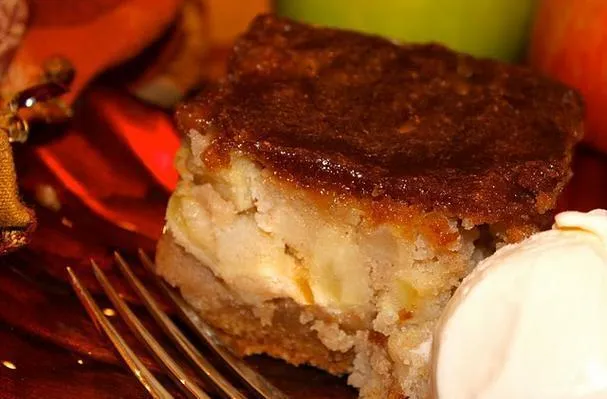 Pastel de Manzana de Otoño con Glaseado de Caramelo