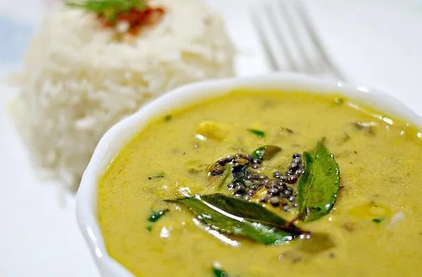 Kadhi Chawal (Curry de yogur con arroz)