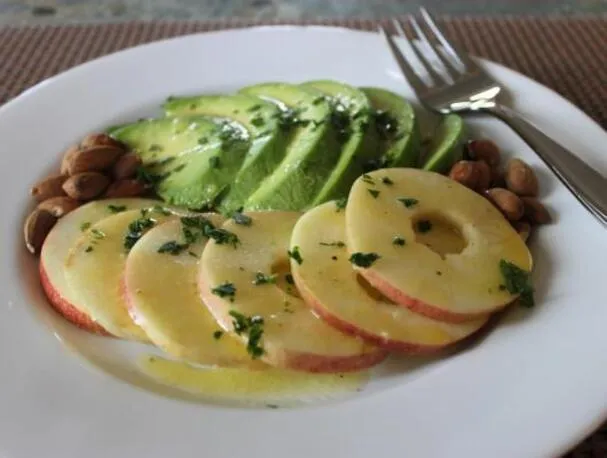 Ensalada de Aguacate y Manzana (Avocado & Apple Salad)