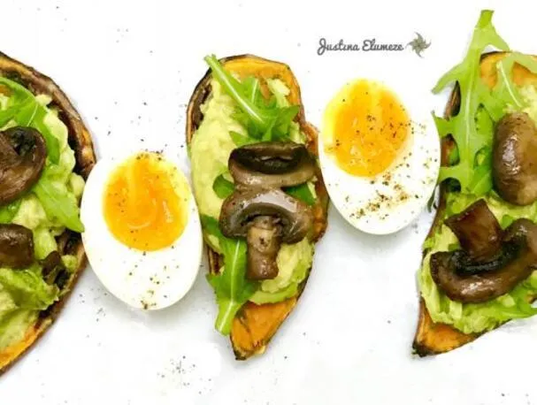 Aguacate sobre tostada de batata - Paleo/Sin gluten/Vegetariano