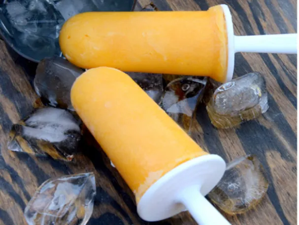 Paletas de mango lassi