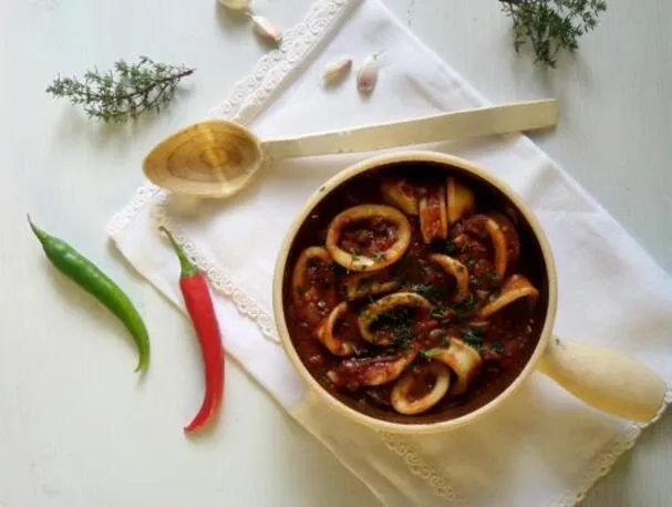 Estofado mediterráneo de calamares