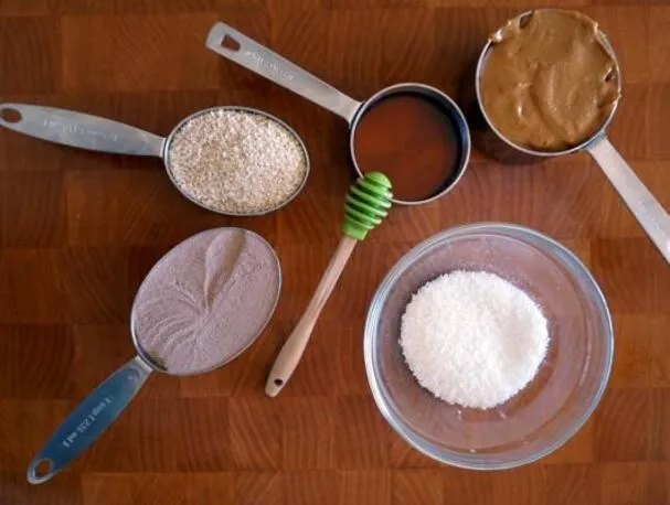 Bolitas de mantequilla de cacahuete de 5 ingredientes