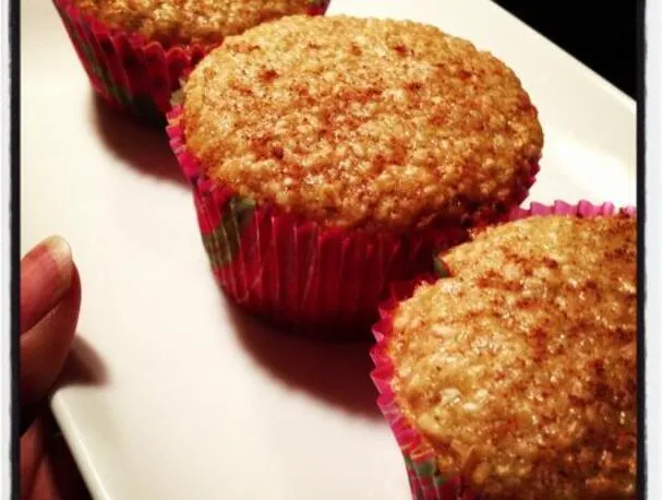Avena con muffins de fresa y plátano