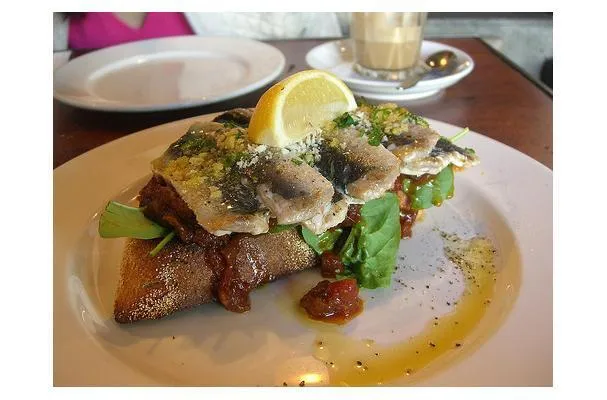 Tostada de Aceitunas y Cebolla