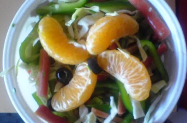 Ensalada de naranja, pimientos y col