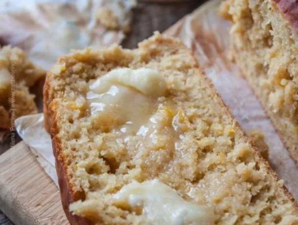Pan de desayuno con cerveza de durazno y mantequilla de miel