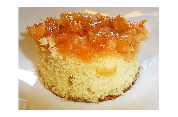 Pastel de piña y durazno al revés