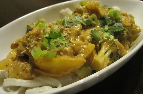 Curry de maní con tempeh