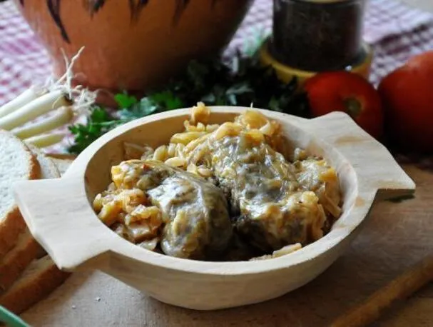 Rollitos de Col Encurtida Rellenos de Champiñones y Arroz Integral