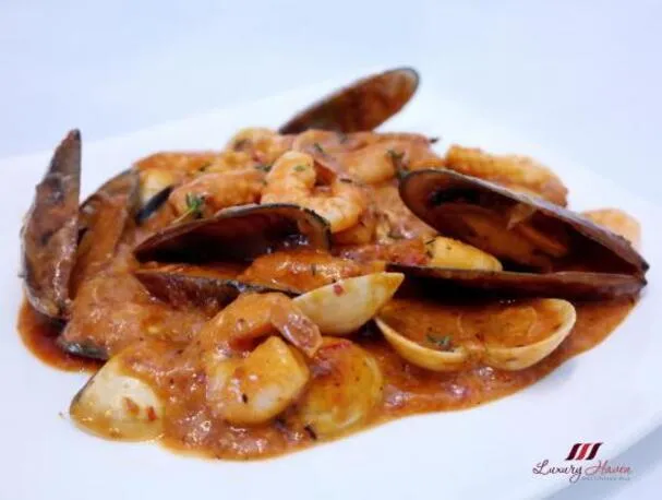 Sabor Prima del Marisco con Salsa de Cangrejo Picante de Singapur