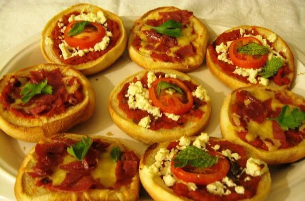¡Bollitos de Mini Pizza Rápidos y Fáciles!