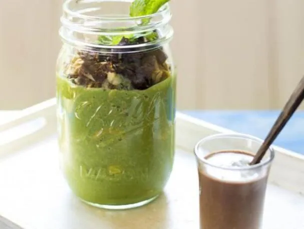 Desayuno Parfait Crudo con Leche de Espirulina