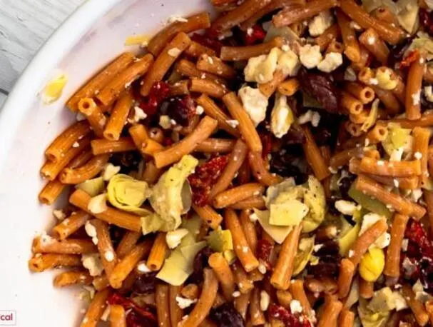 Ensalada de pasta de lentejas rojas