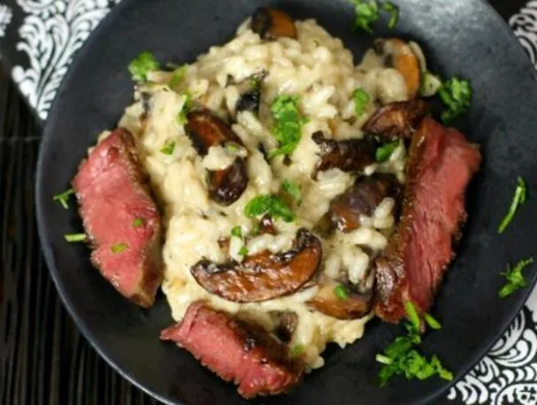 Bistec de costilla y risotto de champiñones