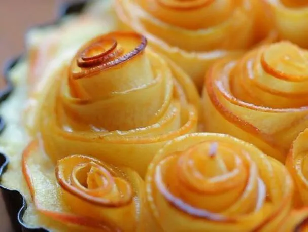 Tarta de manzana rosa para el día de la madre