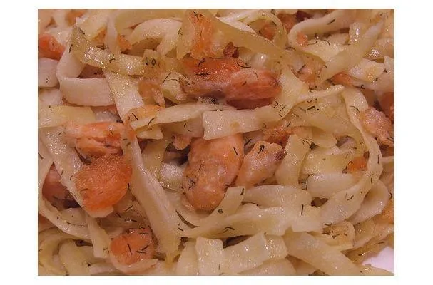 Tallarines con salmón