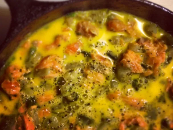 Salmón, patatas y frittata de cebolleta