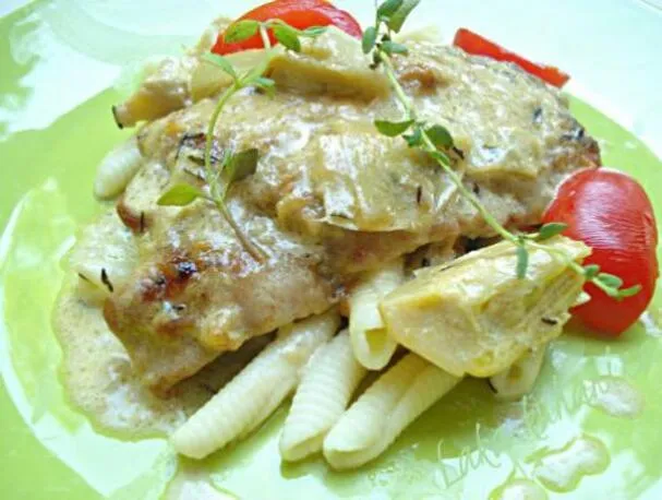 Vieiras en salsa cremosa con alcachofas