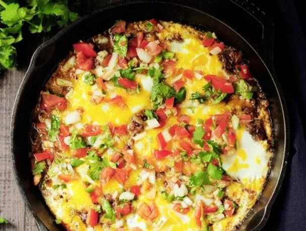 Barbacoa de res y sartén para hornear huevos