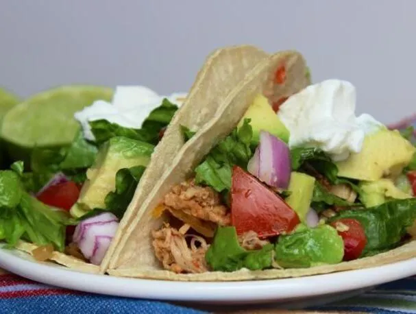 Carnitas de cerdo picantes en olla de cocción lenta