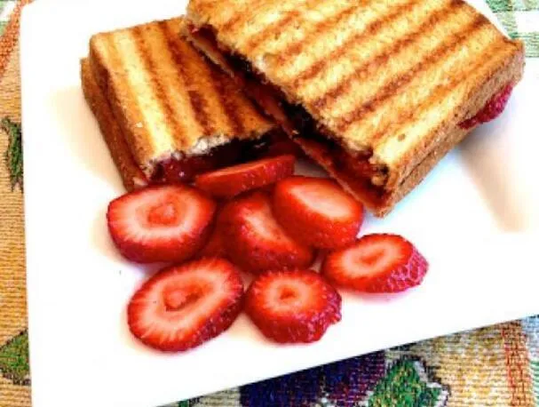 Panini de Fresa y Chispas de Chocolate