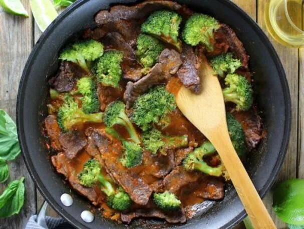 Carne de Res con Brócoli al Estilo Tailandés