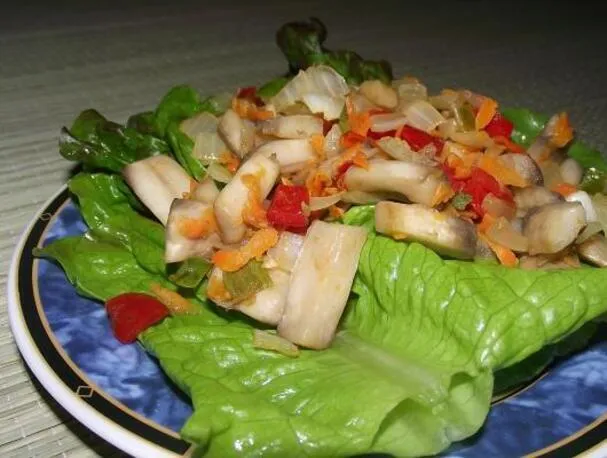 Hongos salteados picantes veganos en 10 minutos.