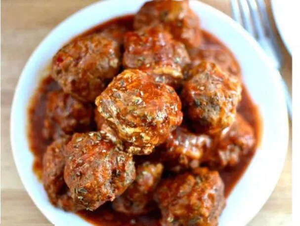 Albóndigas y salsa de Bobby Flay