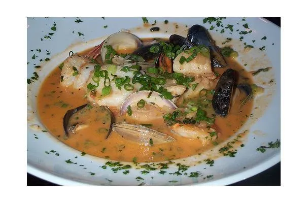 Guiso de pescado brasileño